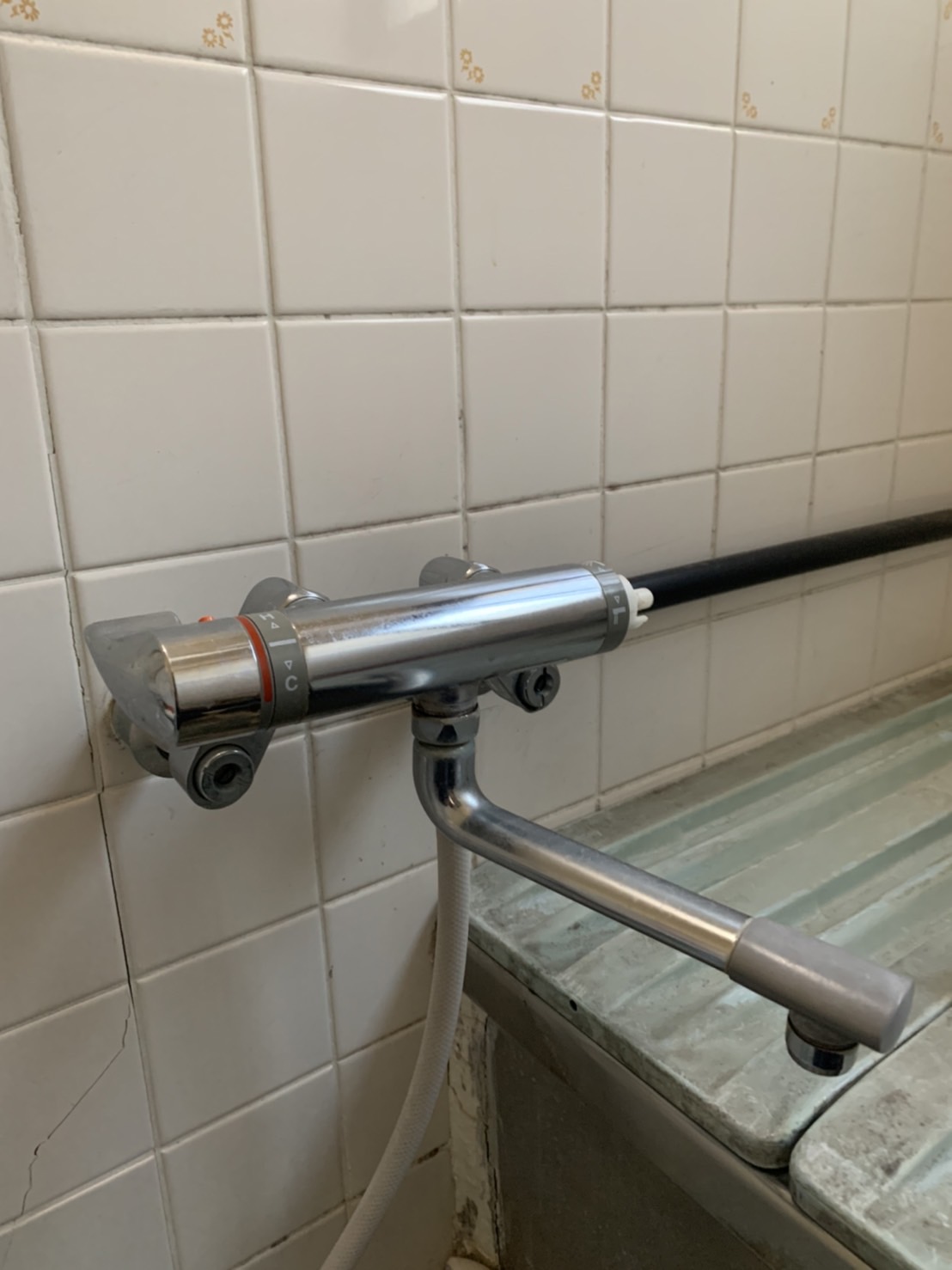 施工前　浴室水栓