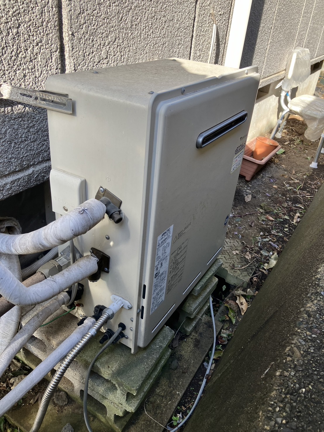 施工前　給湯器