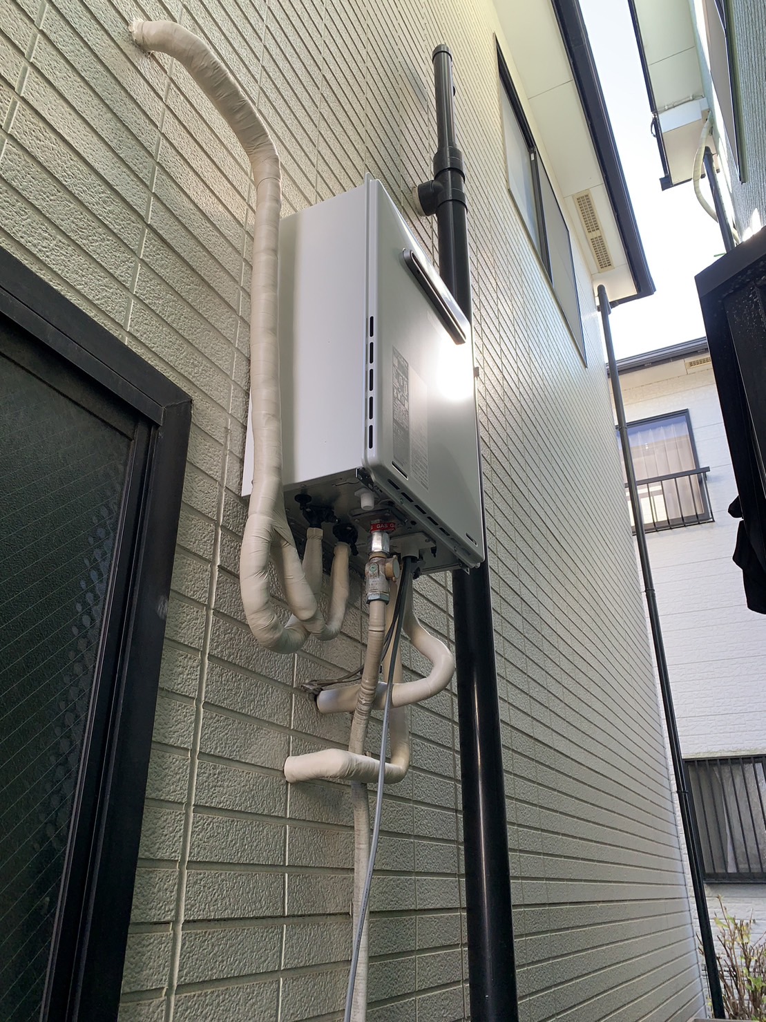 施工前　給湯器