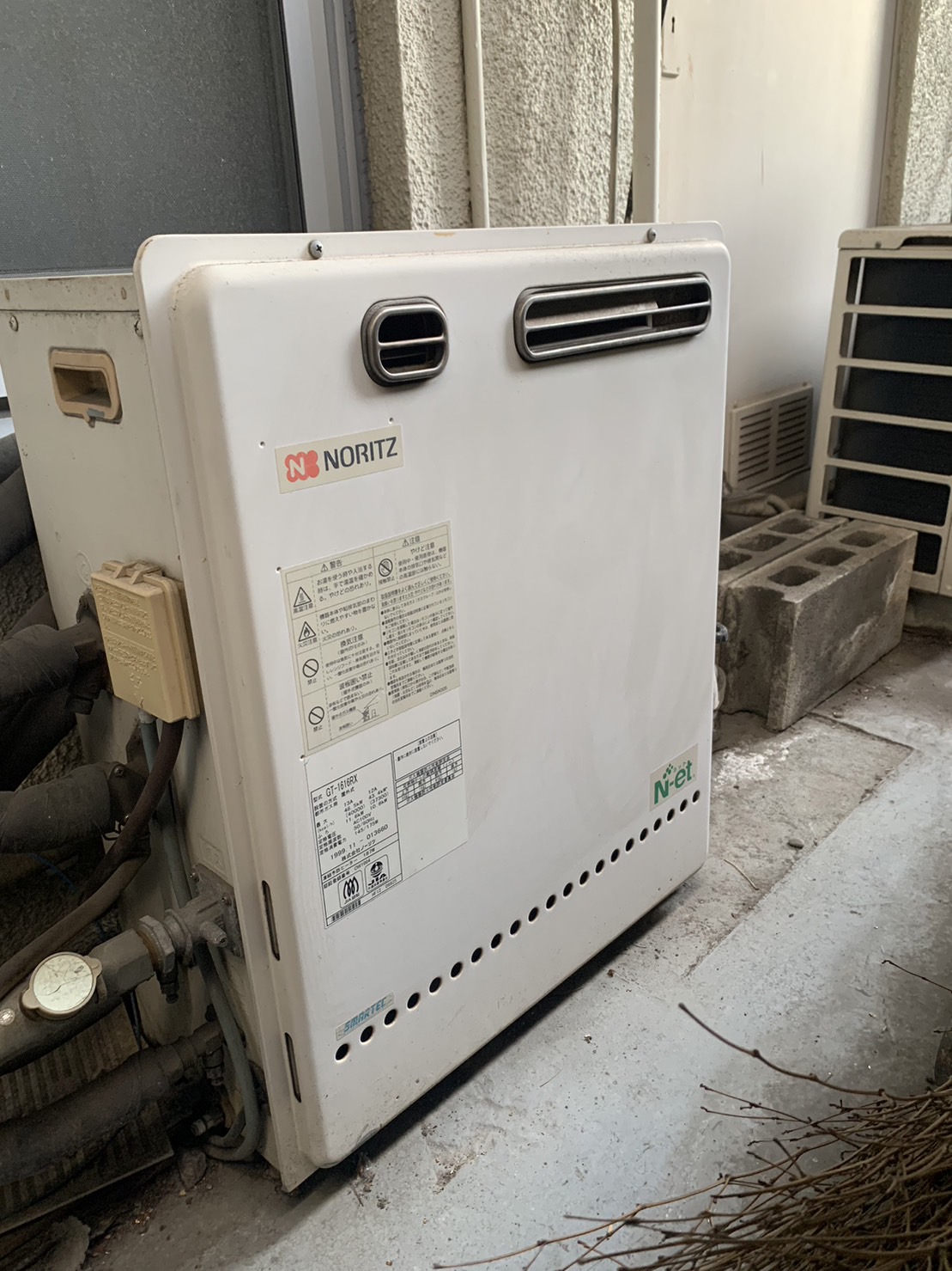 施工前　給湯器