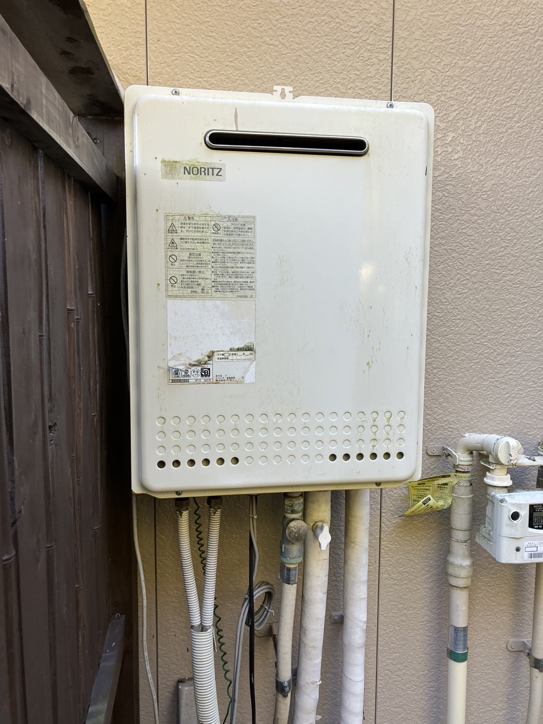 施工前　給湯器