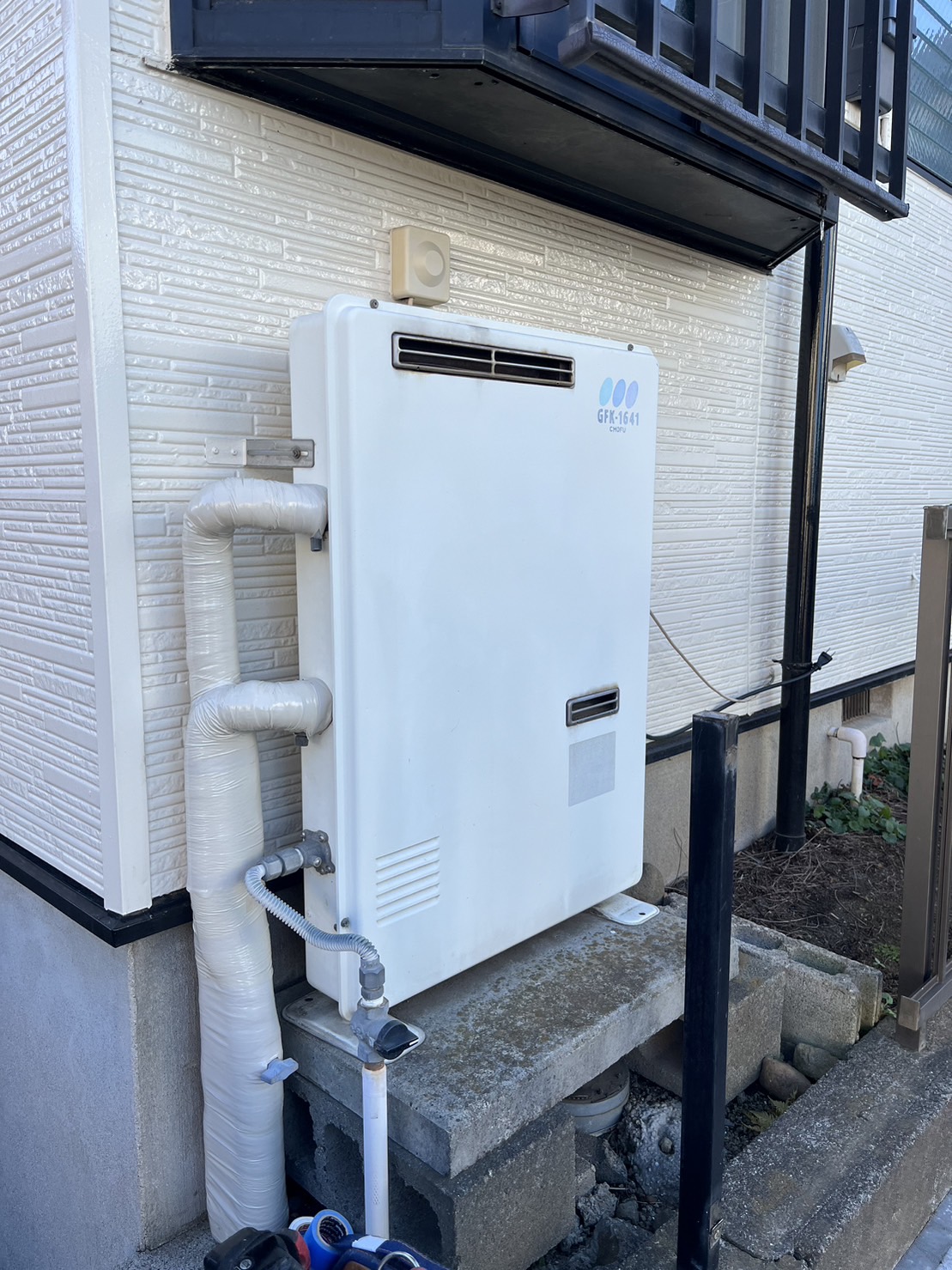 施工前　給湯器