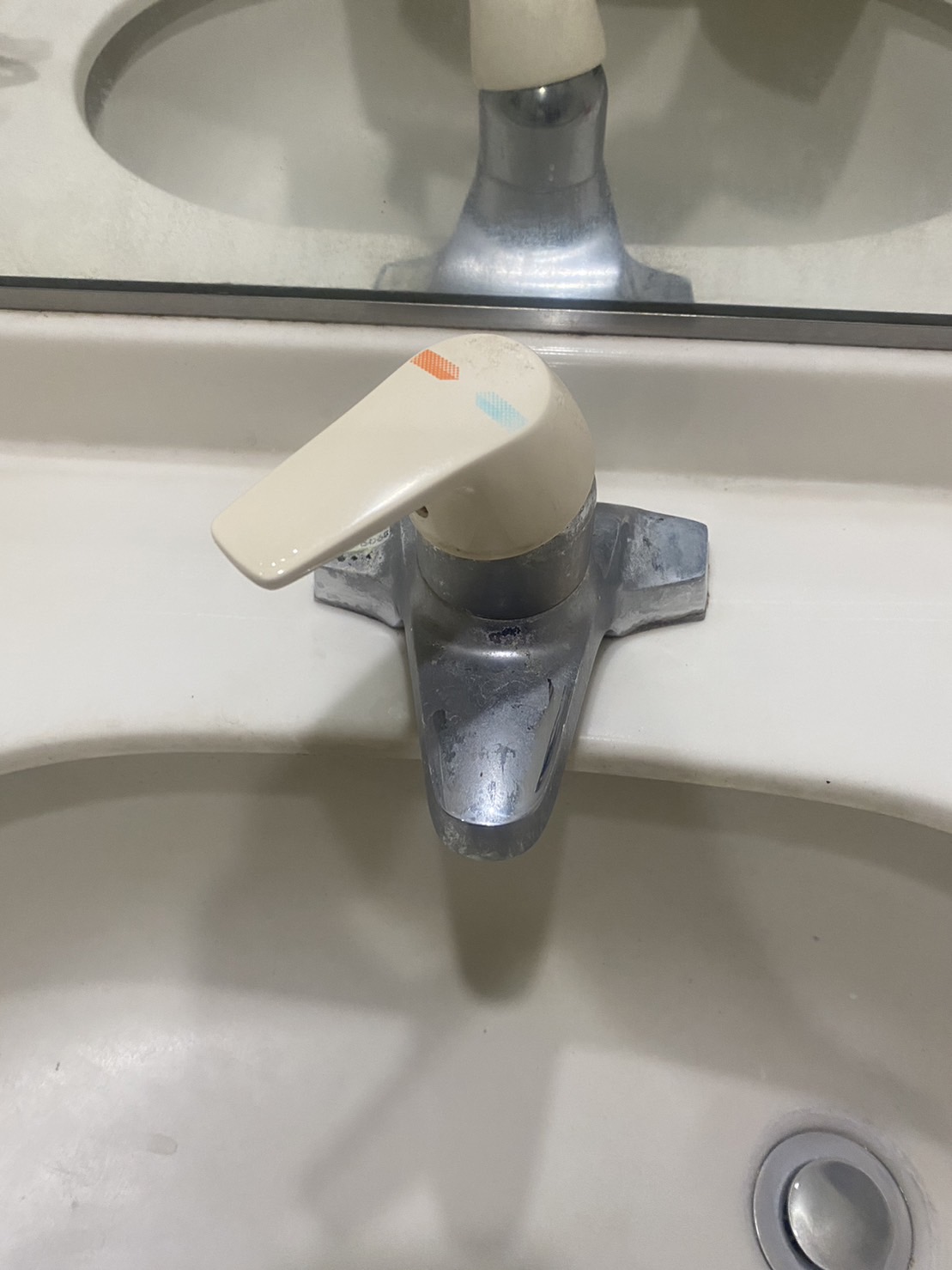 施工前　洗面水栓