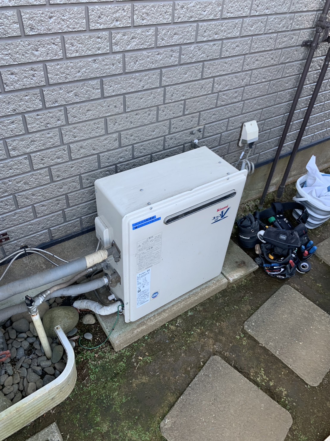 施工前　給湯器