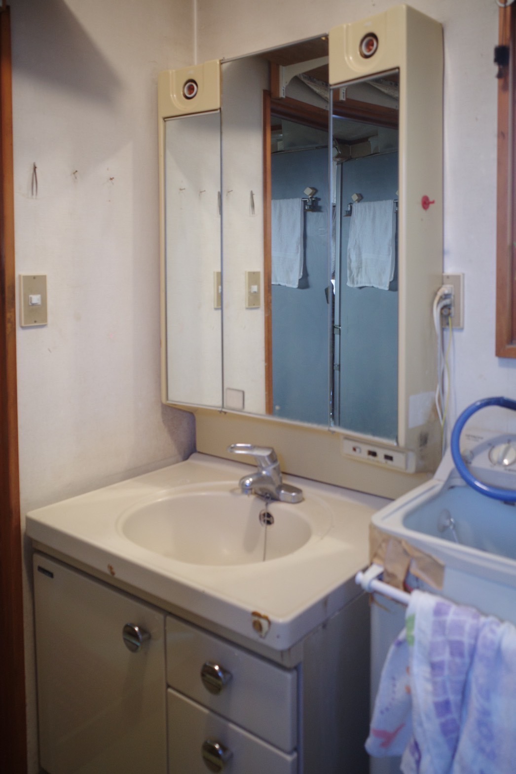 施工前　洗面化粧台