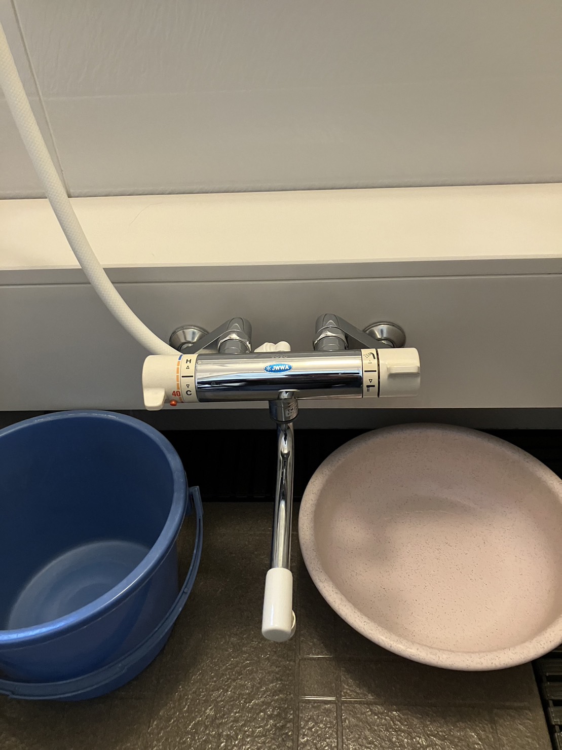 施工前　浴室水栓