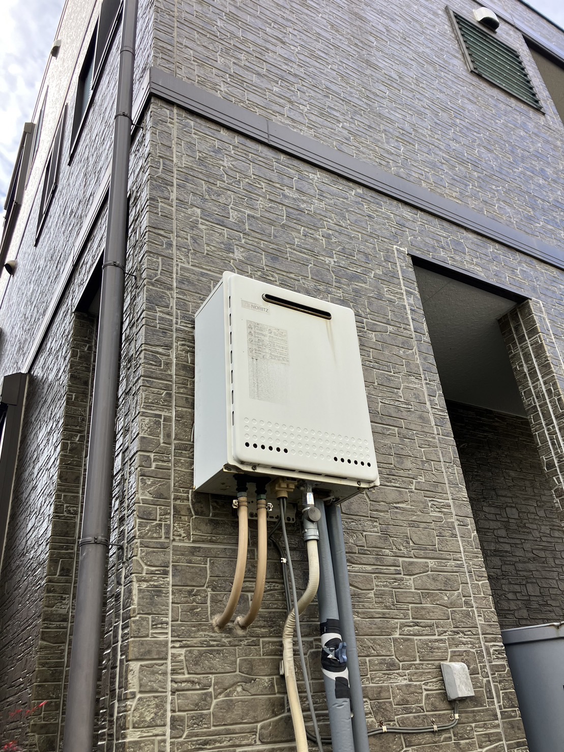 施工前　給湯器