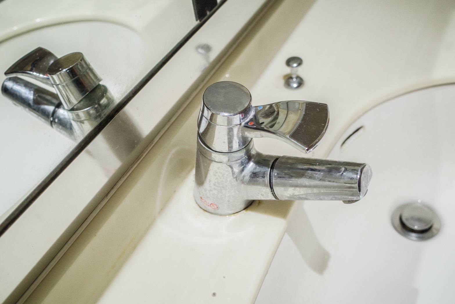 施工前　洗面水栓