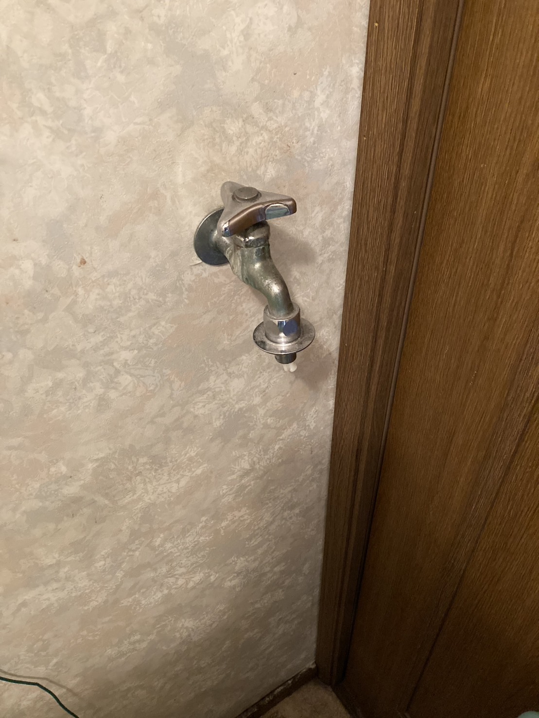 施工前　洗濯水栓