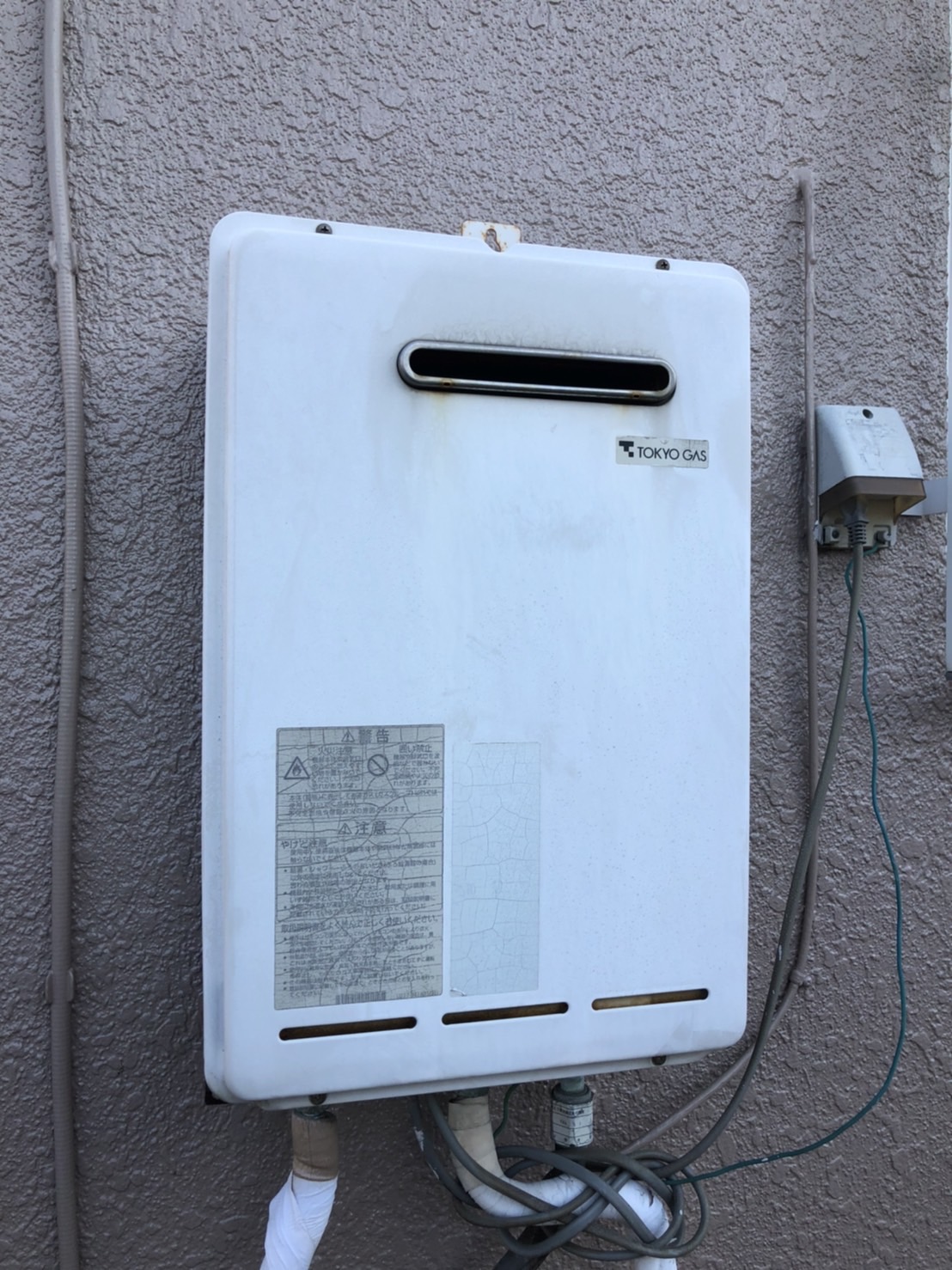 施工前　給湯器