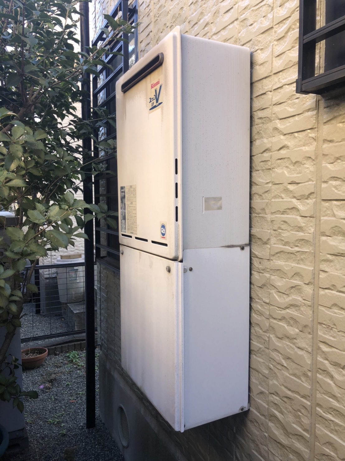 施工前　給湯器