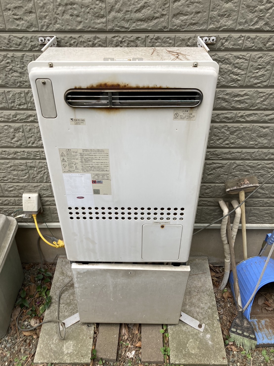 施工前　給湯器