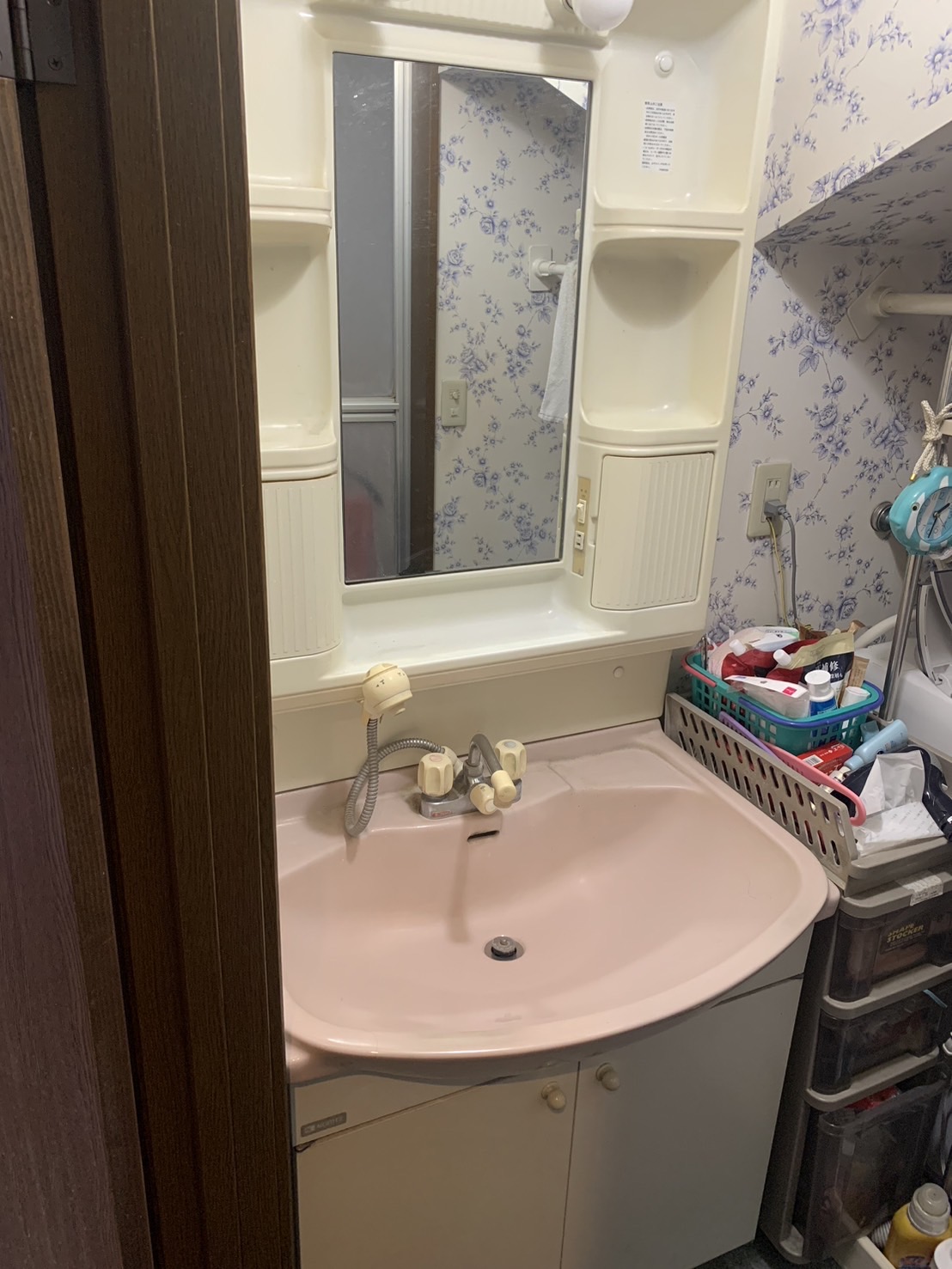 施工前　洗面化粧台