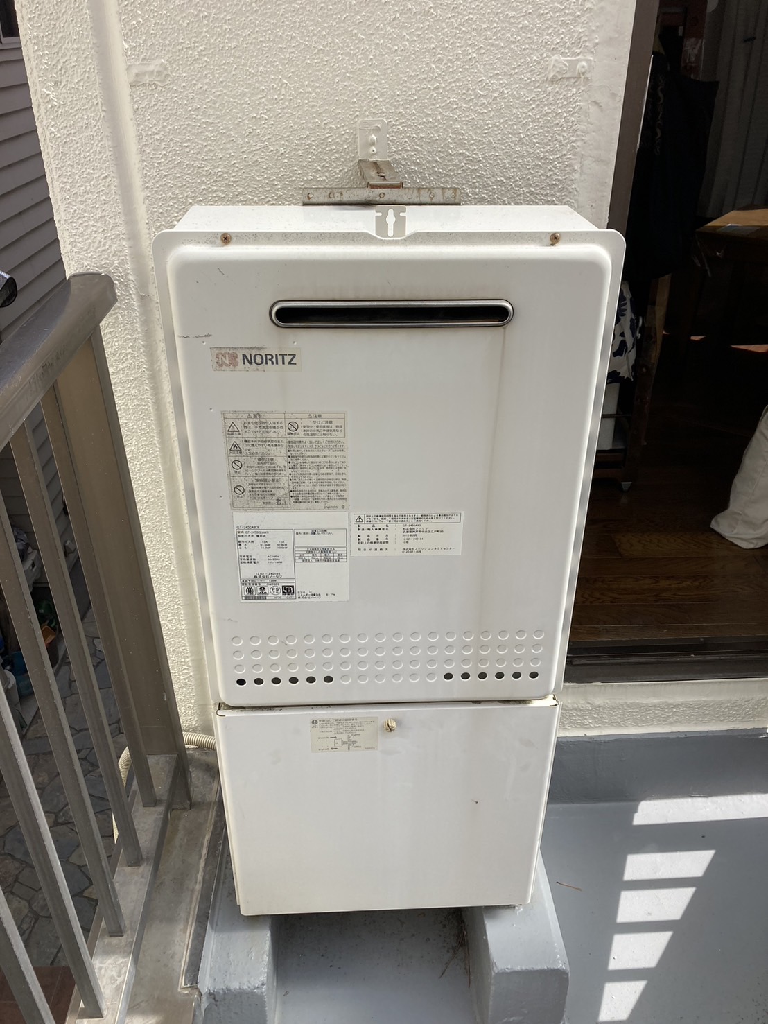 施工前　給湯器