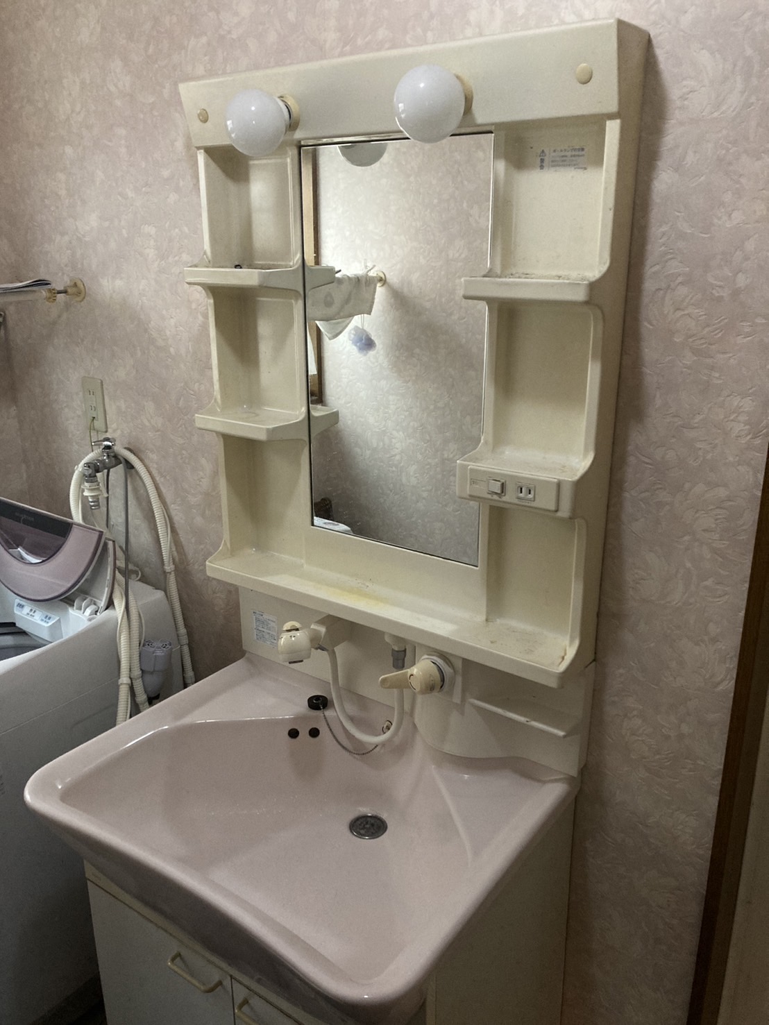 施工前　洗面化粧台