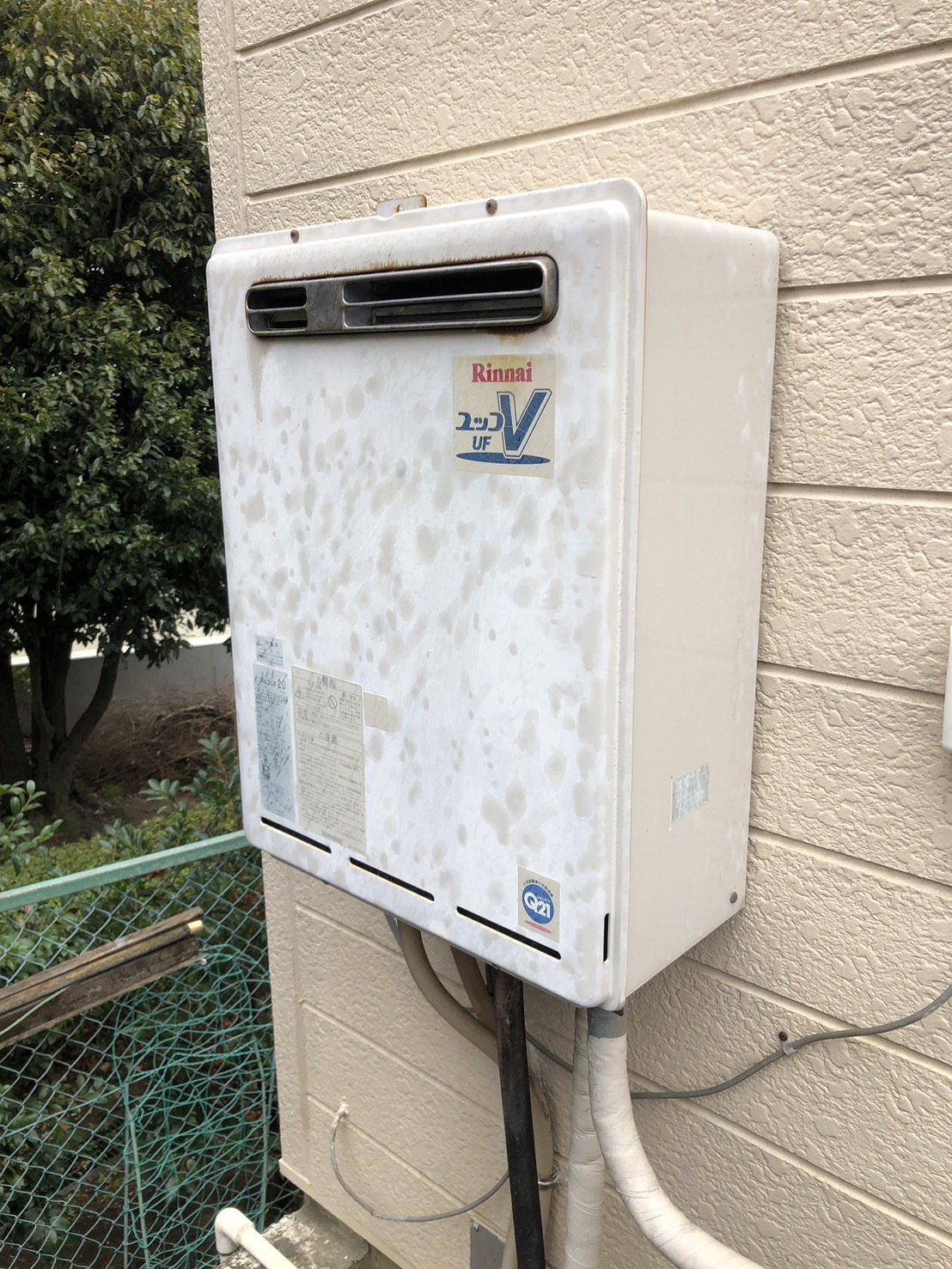 施工前　給湯器