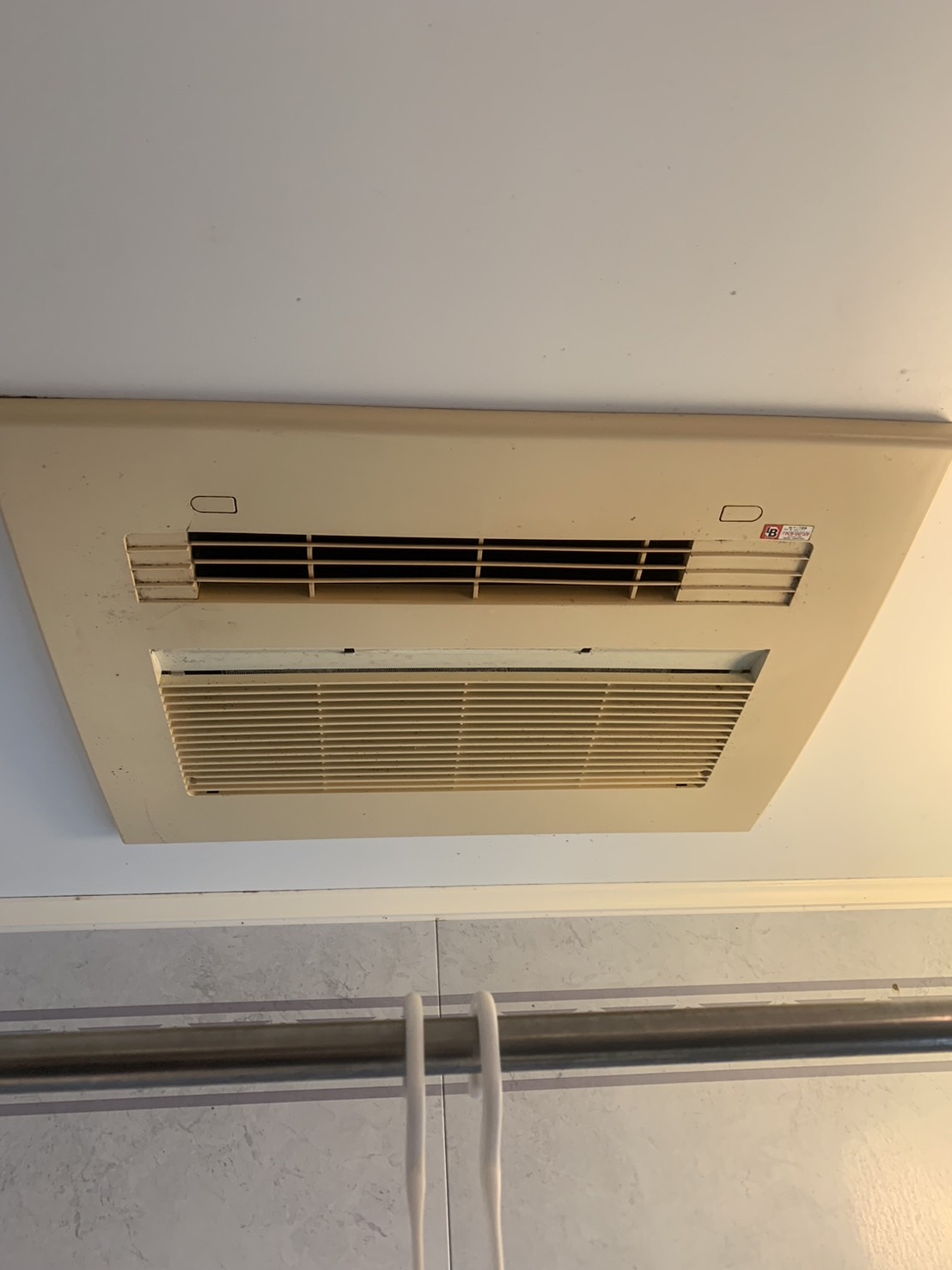 施工前　浴室乾燥機