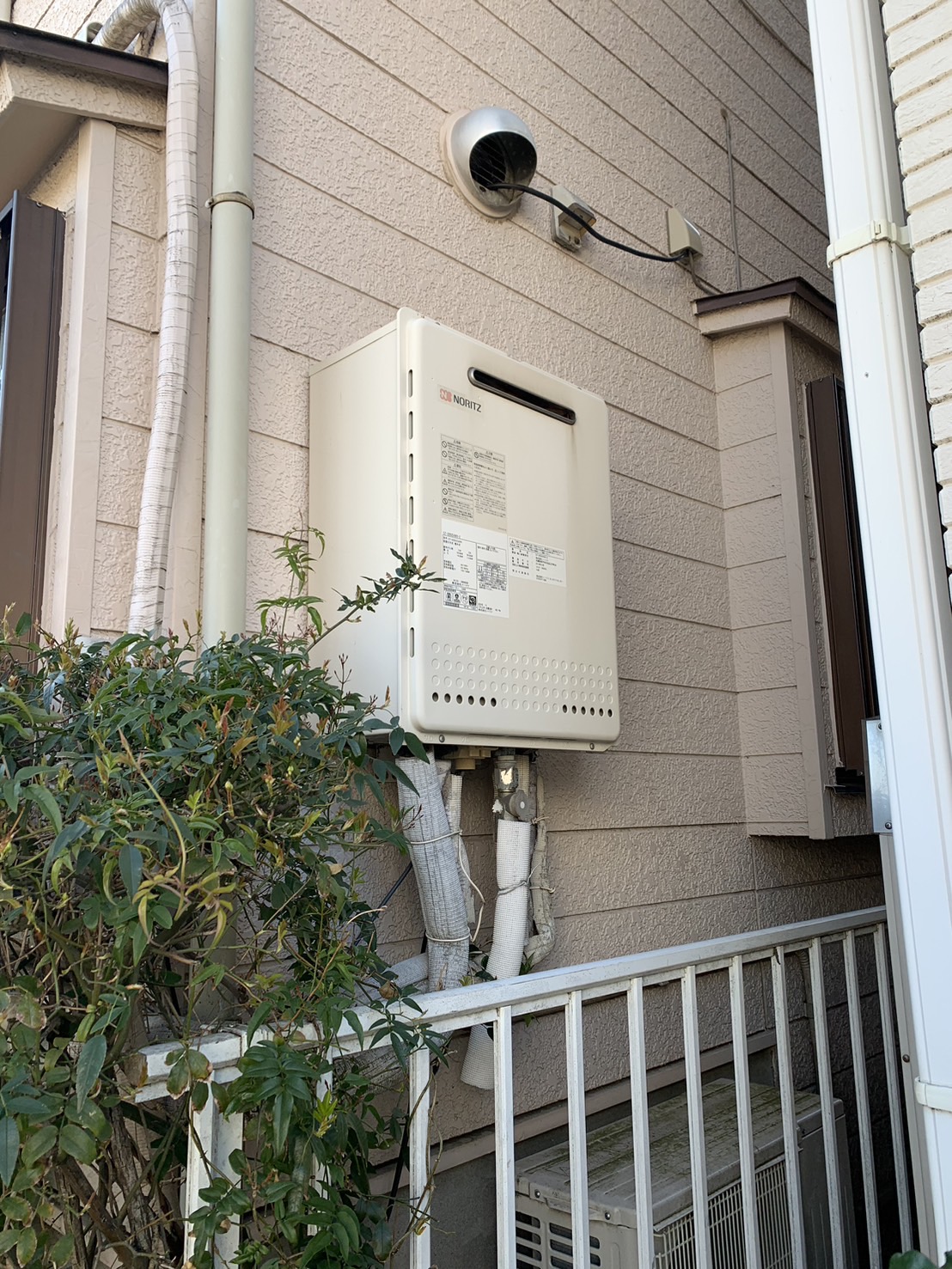 施工前　給湯器