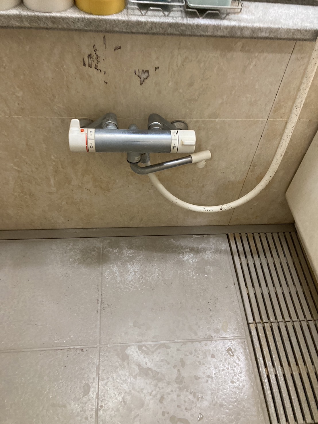 施工前　浴室水栓