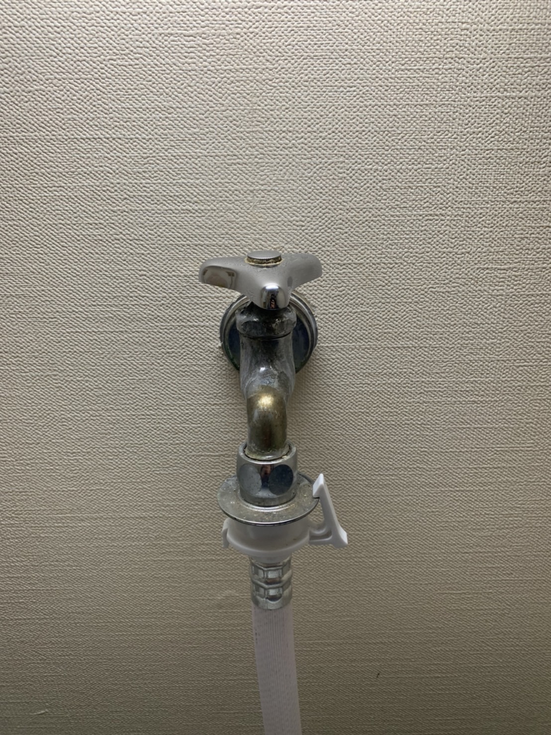 施工前　洗濯水栓