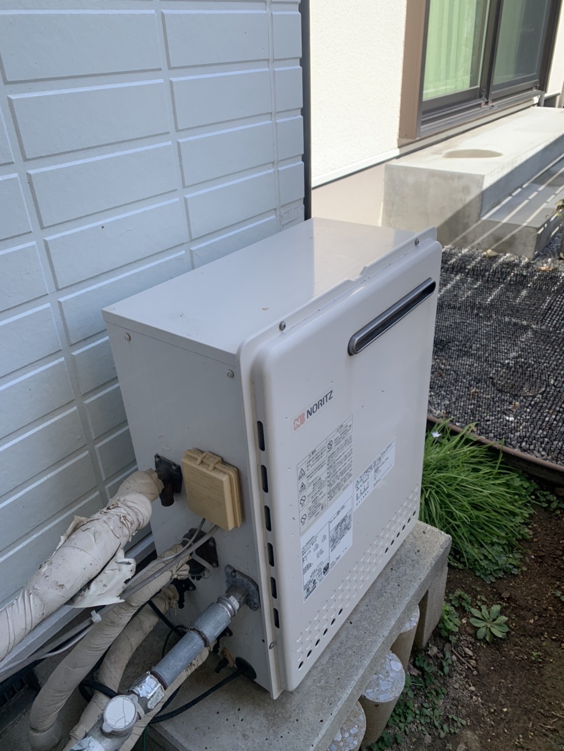 施工前　給湯器