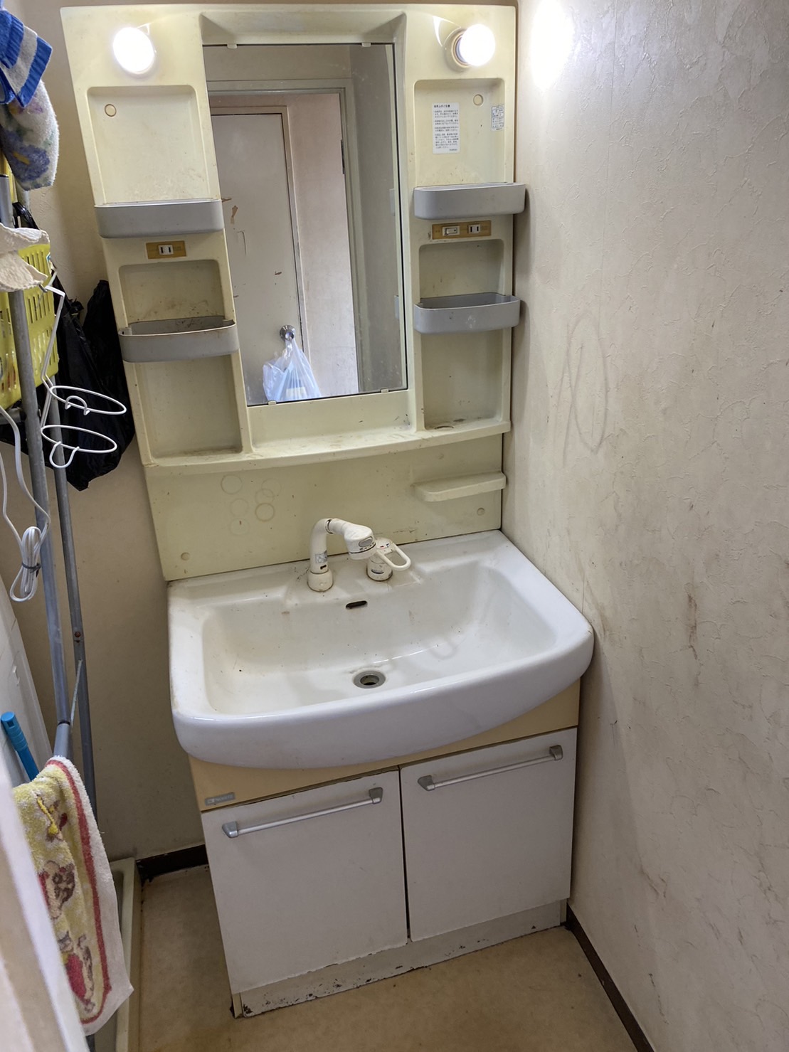 施工前　洗面化粧台