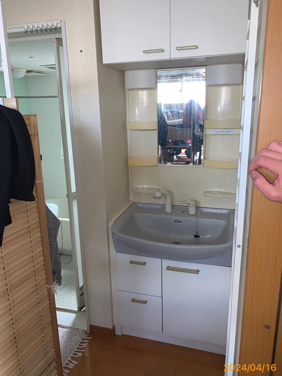 施工前　洗面化粧台