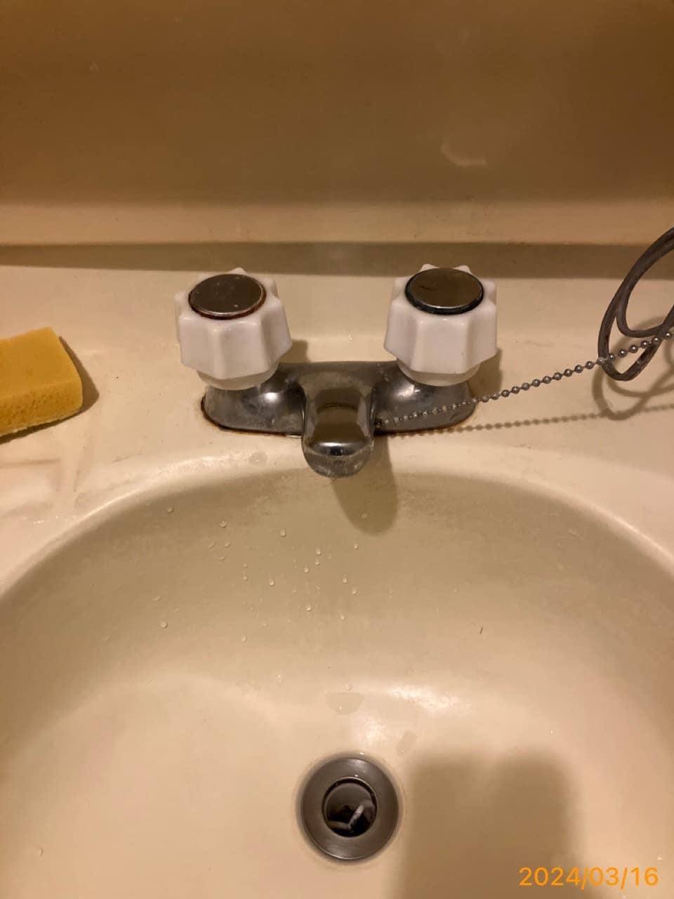 施工前　洗面水栓