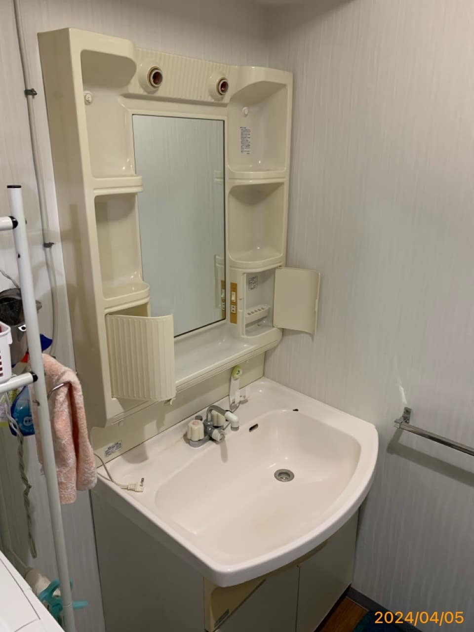 施工前　洗面化粧台