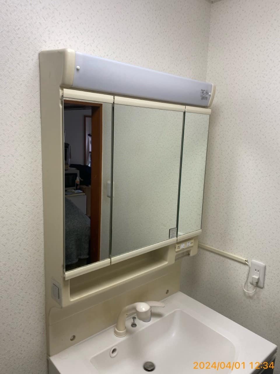 施工前　洗面化粧台