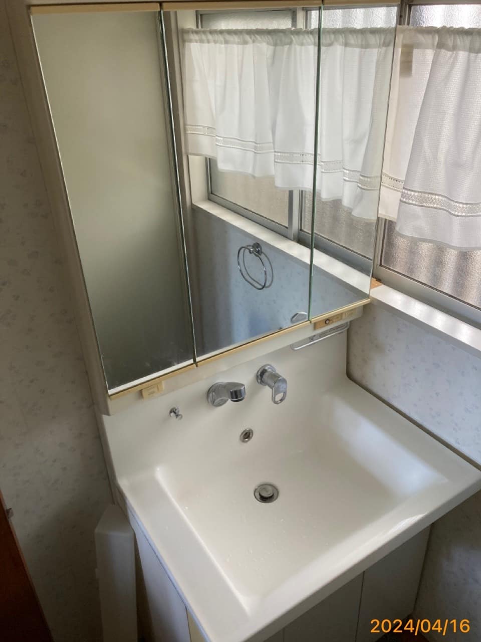 施工前　洗面化粧台