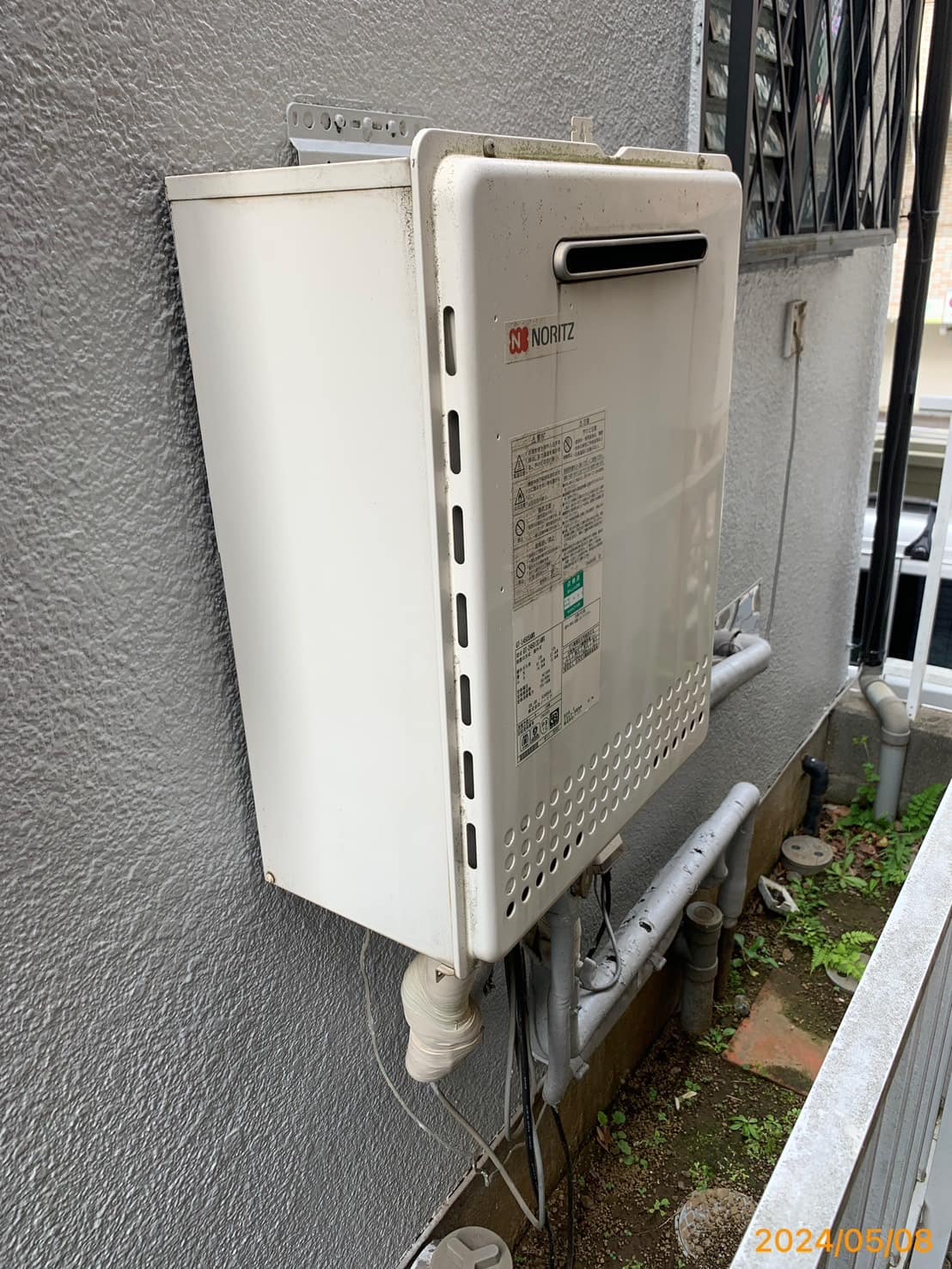 施工前　給湯器