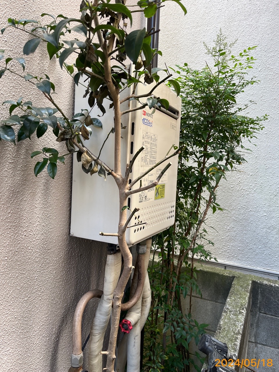 施工前　給湯器