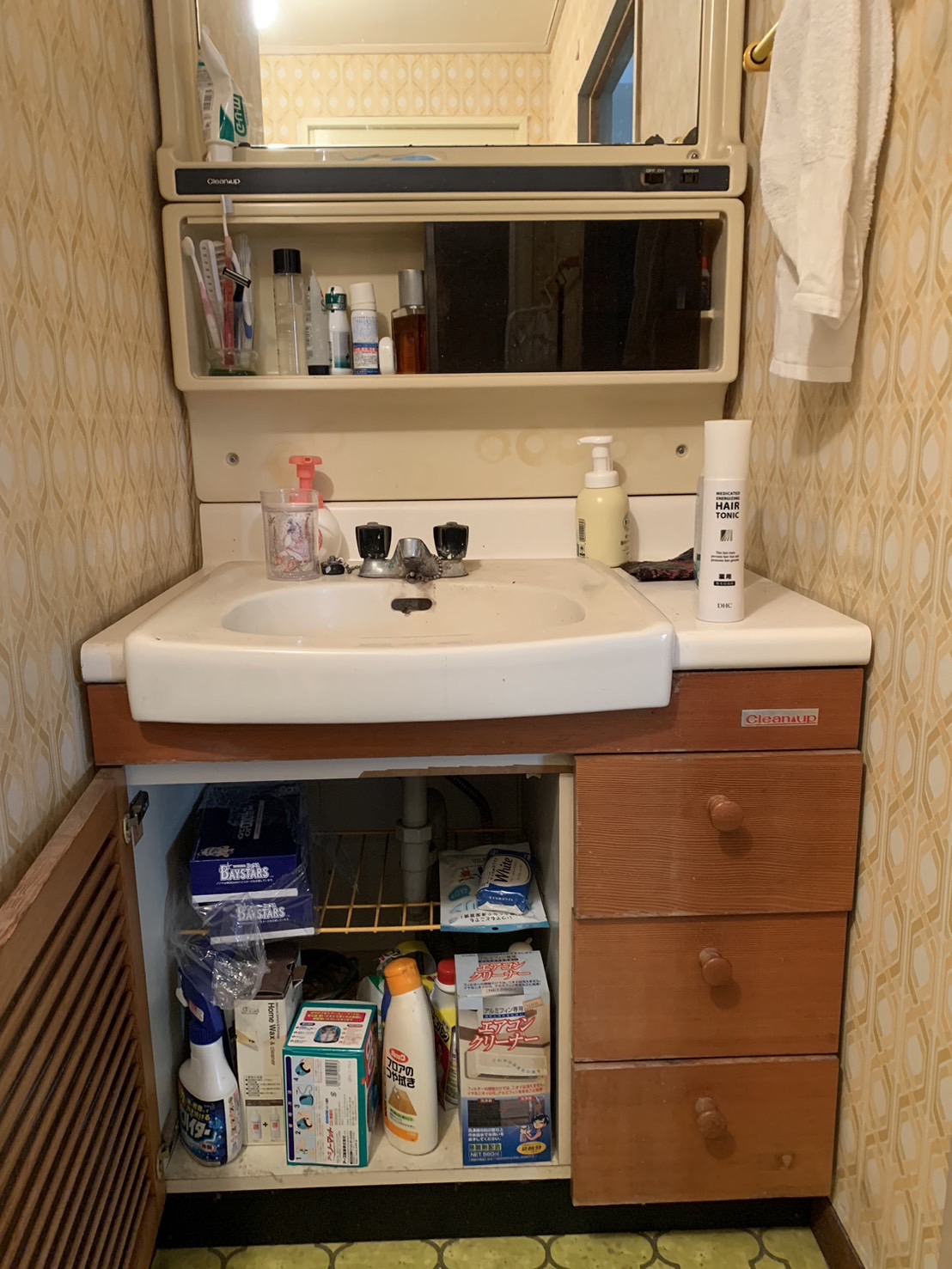 施工前　洗面化粧台