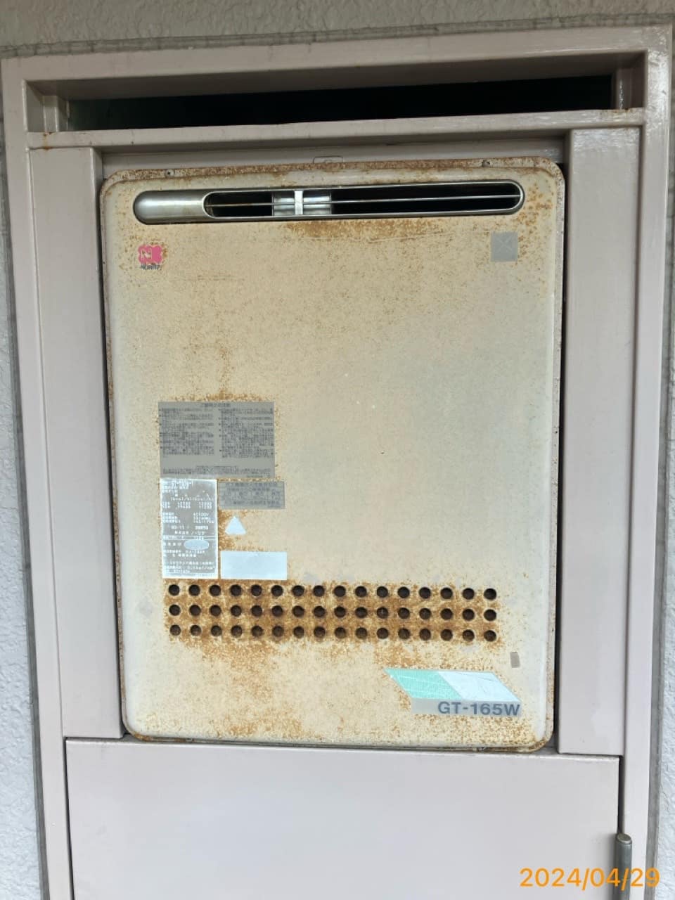 施工前　給湯器