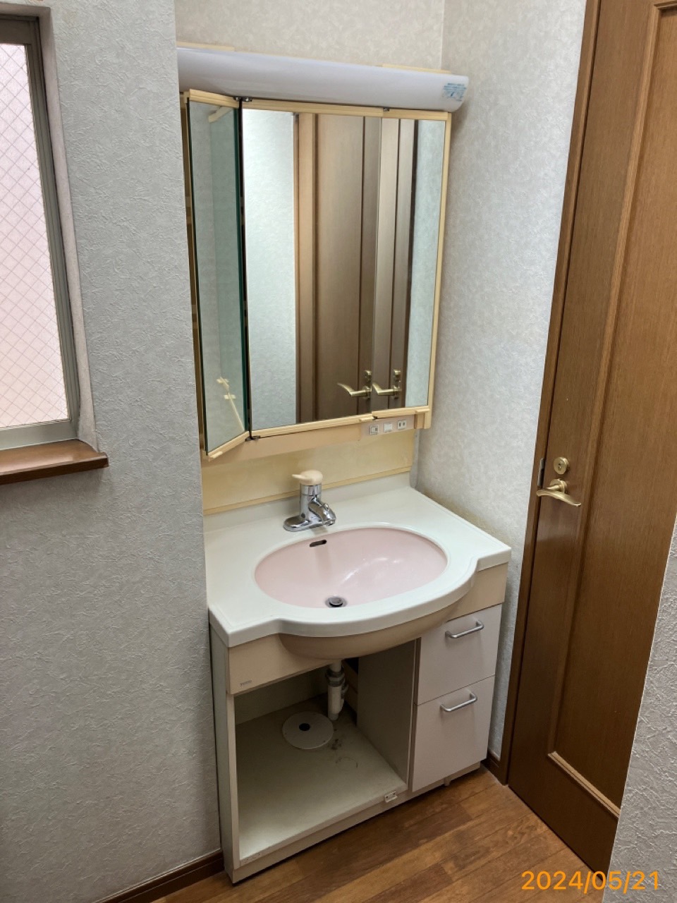 施工前　洗面化粧台