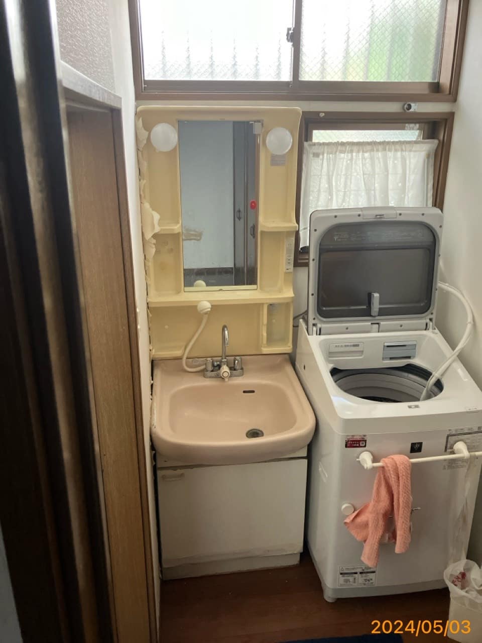 施工前　洗面化粧台