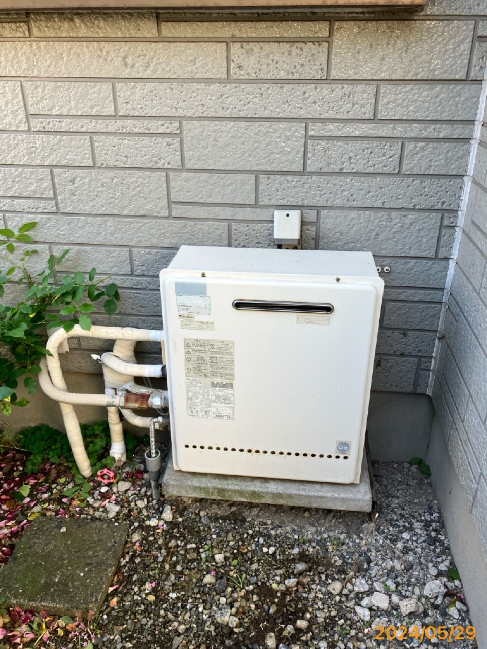 施工前　給湯器