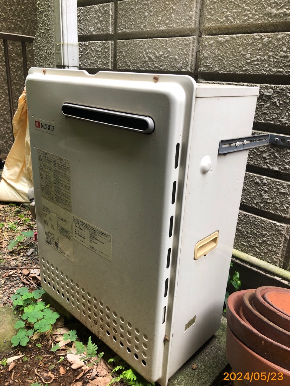 施工前　給湯器