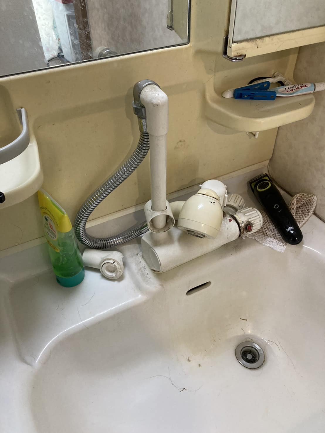 施工前　洗面水栓