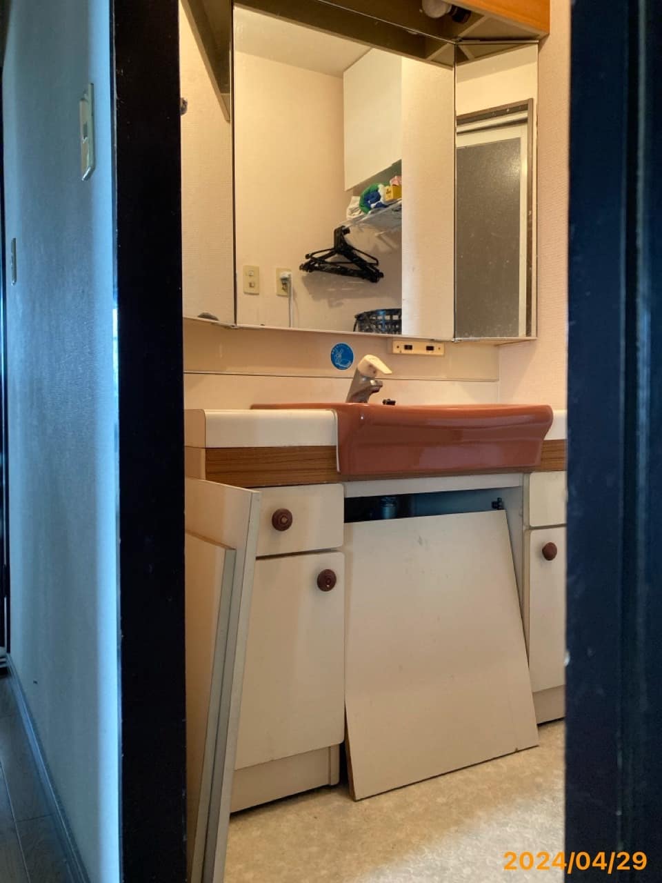 施工前　洗面化粧台