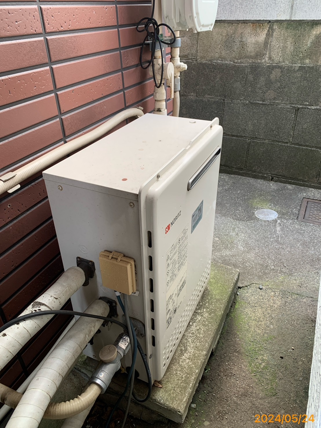 施工前　給湯器