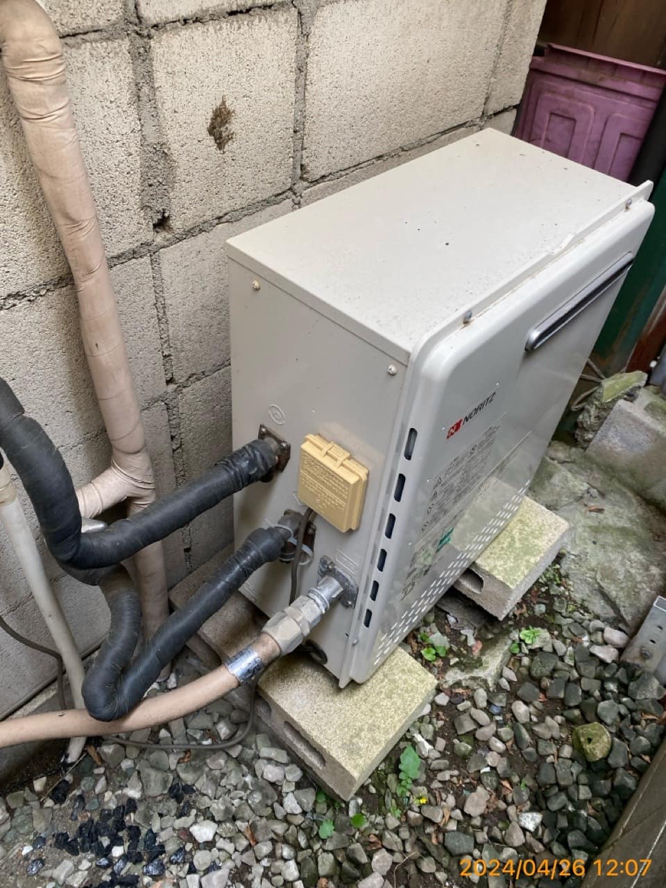 施工前　給湯器