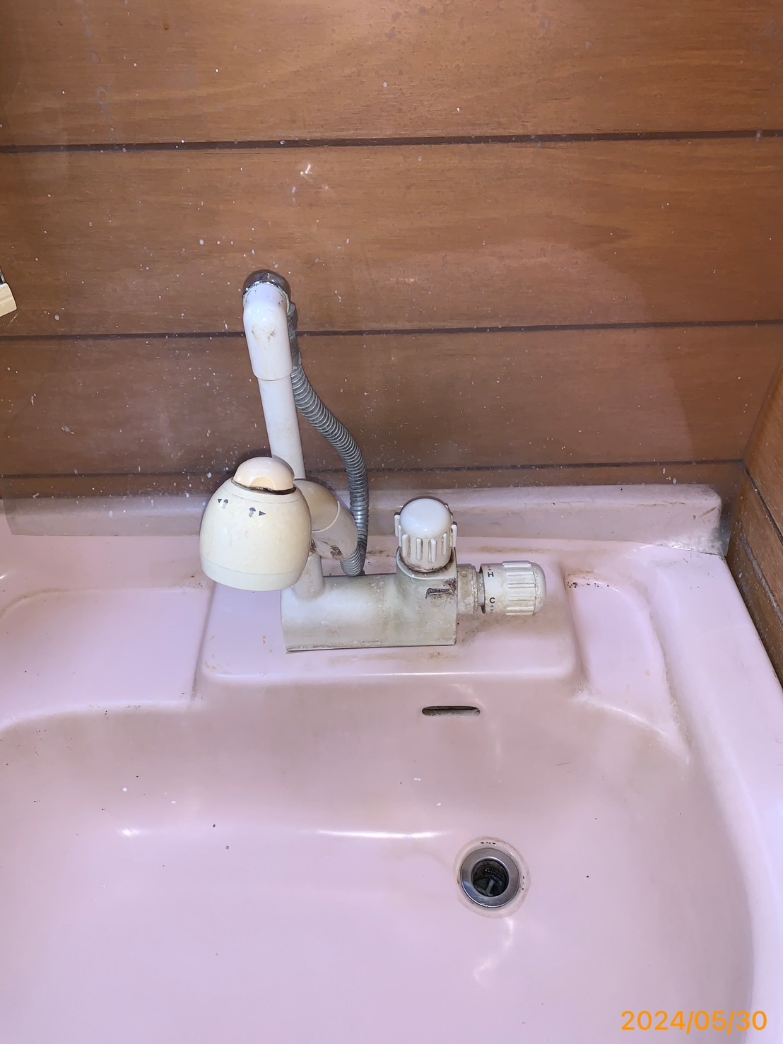 施工前　洗面水栓