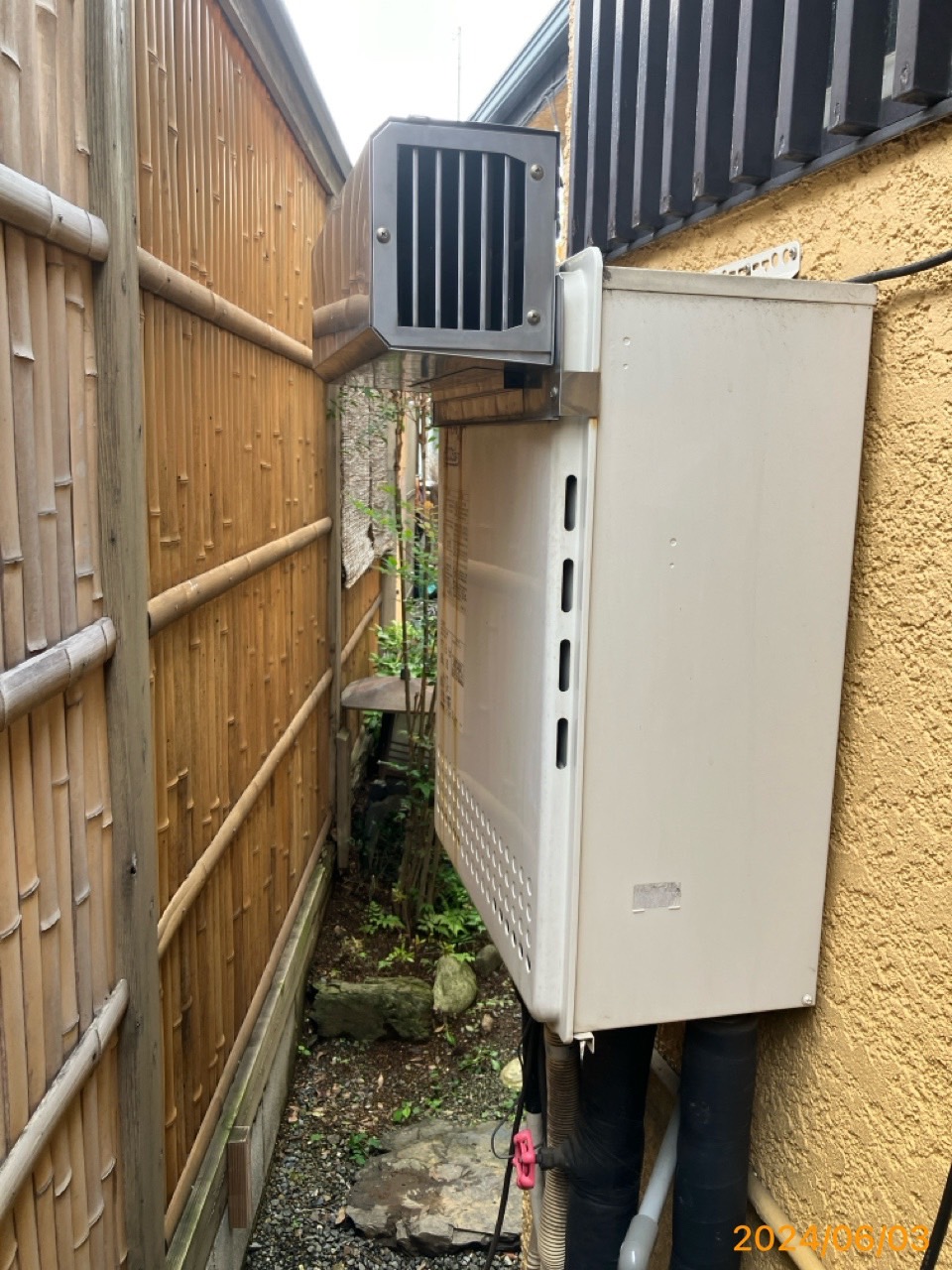 施工前　給湯器