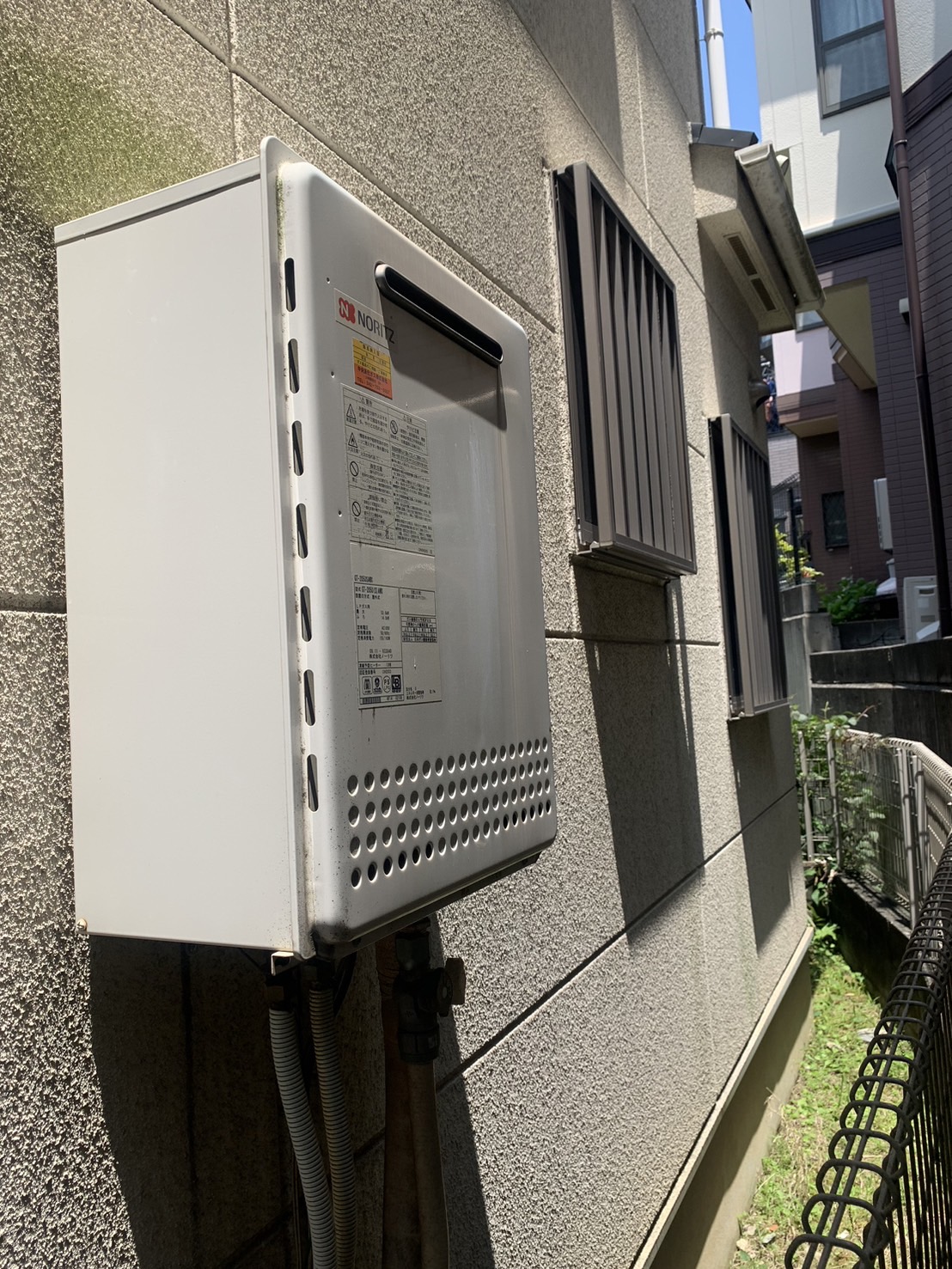 施工前　給湯器