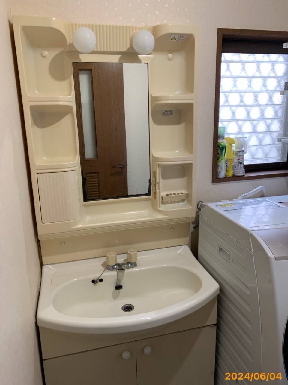 施工前　洗面化粧台