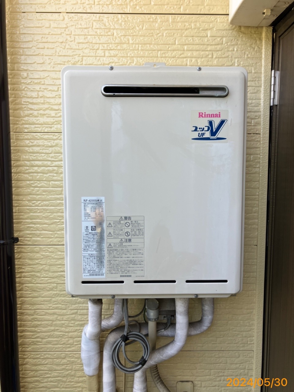 施工前　給湯器