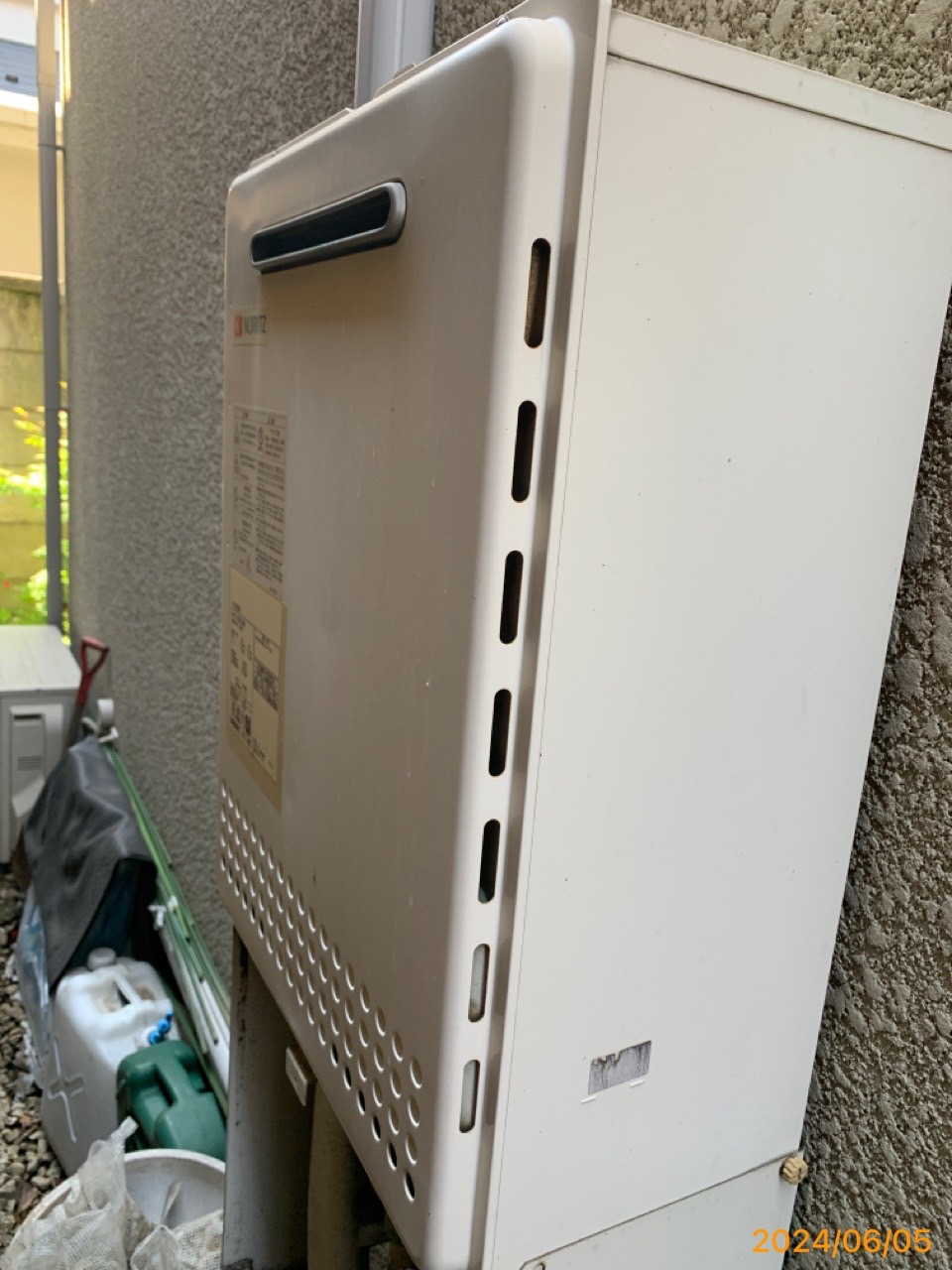 施工前　給湯器