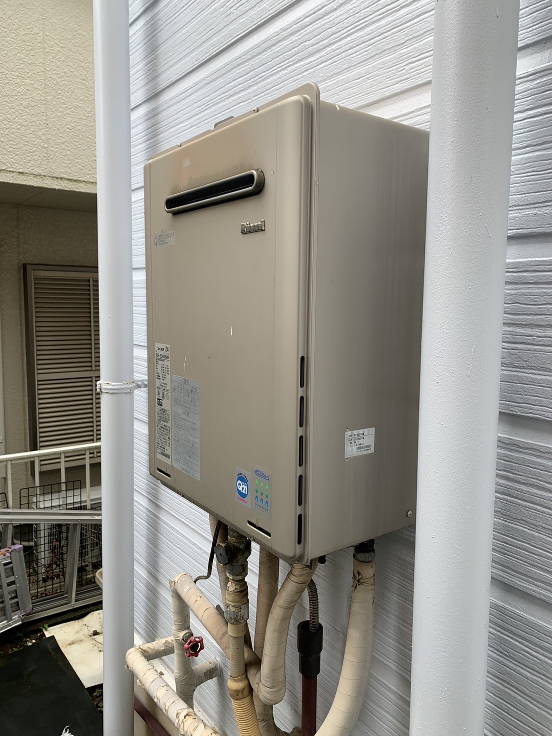 施工前　給湯器